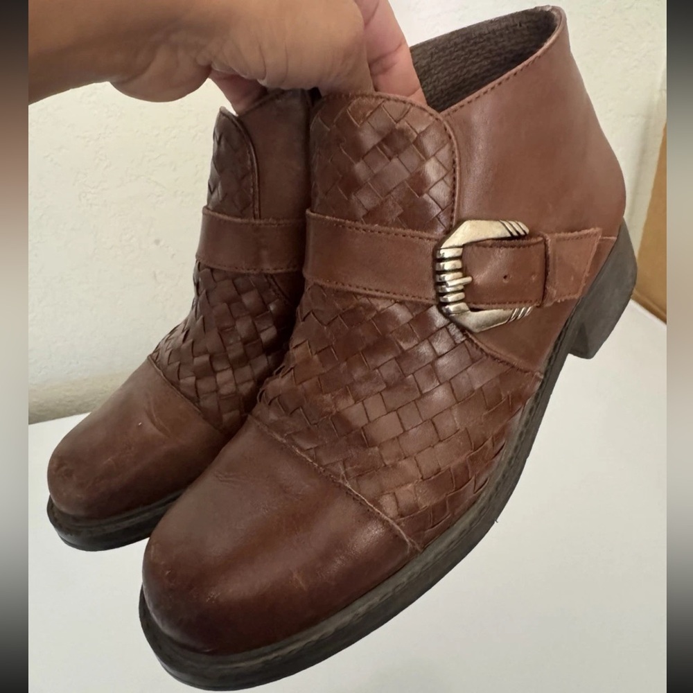 Romano saddle buckle leather boots size 6 made in brazil
